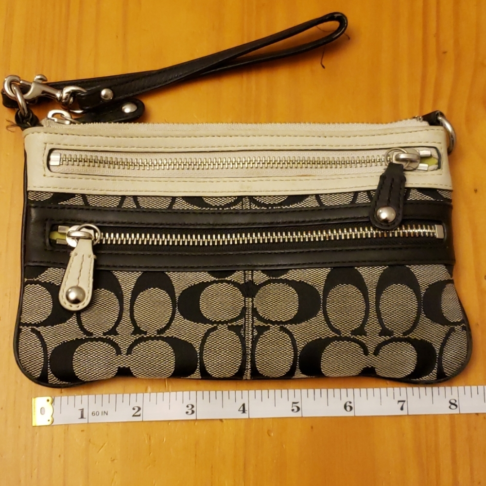 ⭐ SALE⭐Coach Wristlet
